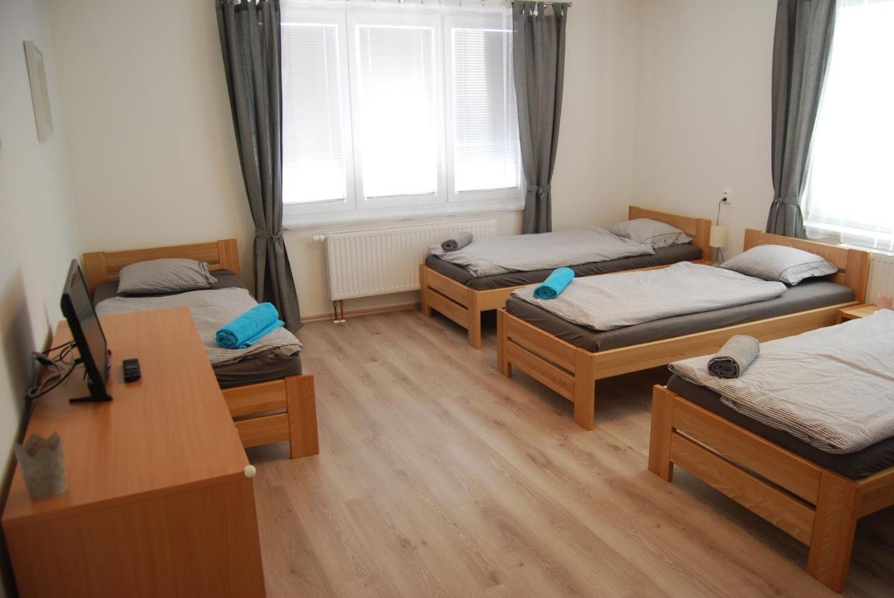 Penzion Na Rozcestí Svatoborice Esterno foto